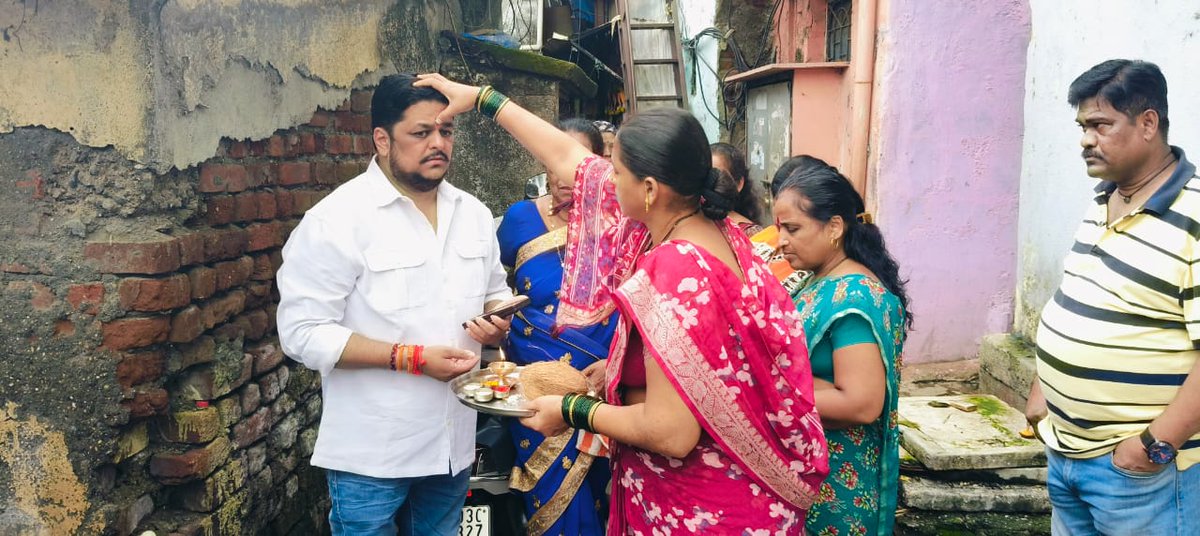 TukaramKate's tweet image. माझ्या सातत्यपूर्ण पाठपुराव्यामुळे आज अखेर महानगर पालिका चाळ क्रमांक १२ आणि खारदेव नगर पोलीस चौकी येथे लादीकरण आणि गटारीकरणाच्या कामाचा शुभारंभ करण्यात आला.

#tukaramkate #ChemburDevelopment #InfrastructureUpgrade #PublicWelfare #ChemburProgress #DrainageWork #CleanAndSafe