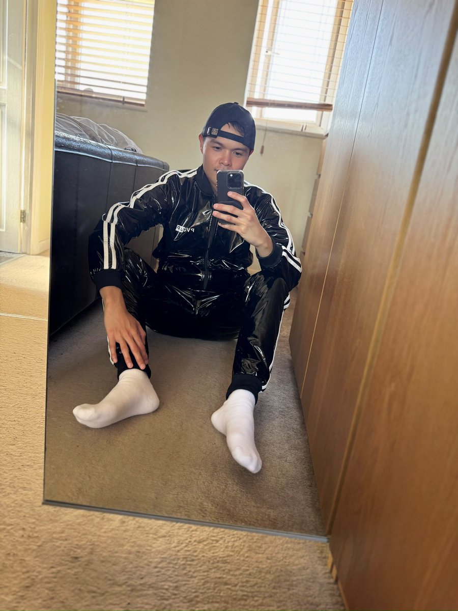 Staying shiny ✨ in my <a href="/pvc_up/">pvc.up</a> tracksuit 

#pvcup #pvc #pvcvloer #pvctracksuit #shiny #shinytracksuit #shinygear #shinytrackies #pvcclothing #pvcclothes #pvcpants #ootd #selﬁe #tracksuit #trackies #shinypants #joggerspants #fitcheck #shinyfashion #streetstyle