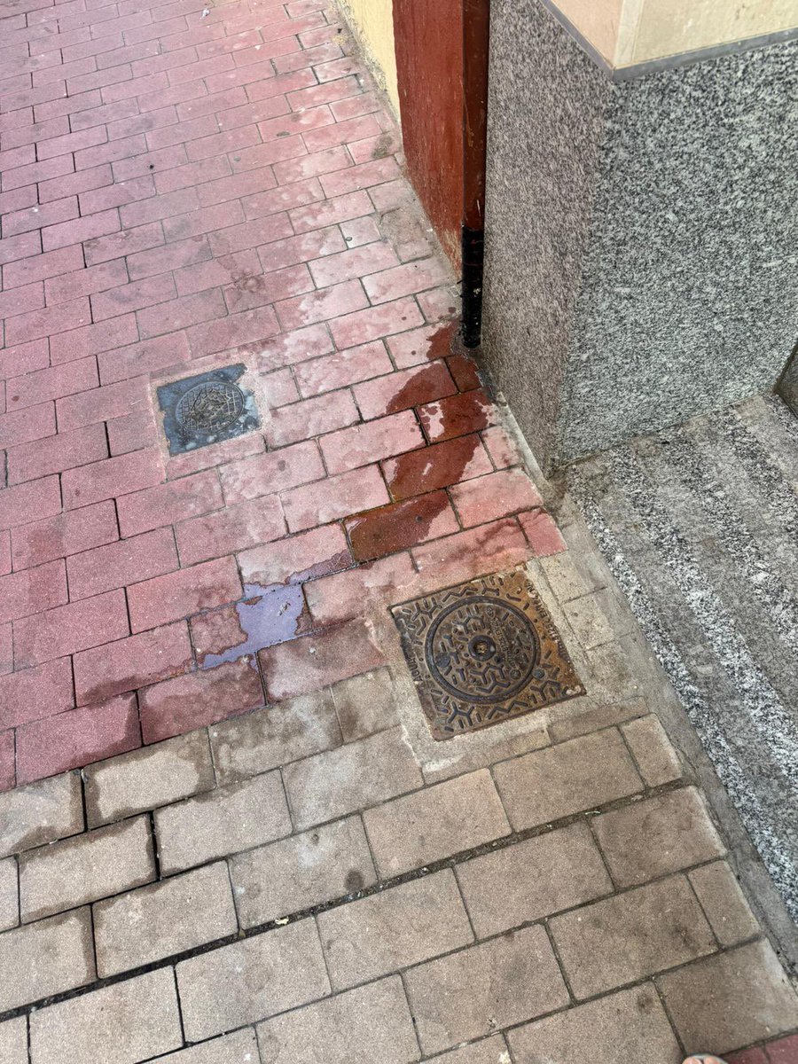 MariajoAlcaldeR's tweet photo. @AyuntamientoVLL @PoliciaMV Lo que está pasando en la calle Recoletas no tiene nombre. Se ha convertido en un pipícan y es completamente insalubre. ¿Pueden hacer algo? Gracias. https://t.co/sN5CFgi3Mv