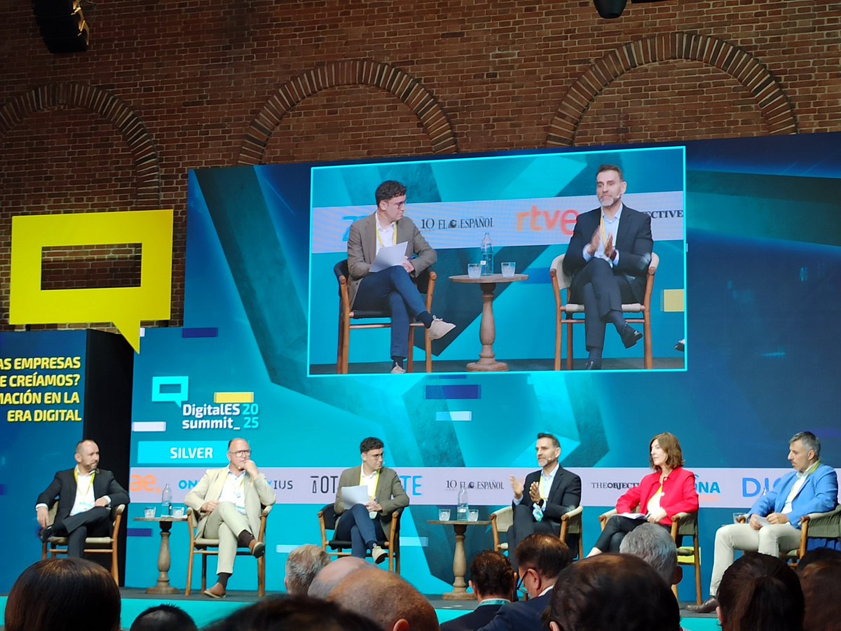 CEOE_ES's tweet photo. 🤳@CEOE_ES participa en #DigitalESsummit de @AsocDigitales 

¿𝑌 𝑠𝑖 𝑙𝑜 𝑞𝑢𝑒 𝑏𝑢𝑠𝑐𝑎𝑛 𝑙𝑎𝑠 #𝑒𝑚𝑝𝑟𝑒𝑠𝑎𝑠 𝑛𝑜 𝑒𝑠 𝑙𝑜 𝑞𝑢𝑒 𝑐𝑟𝑒𝑖́𝑎𝑚𝑜𝑠?

Formación, #IA, plataformas tecnológicas y empleabilidad: claves para un mercado #laboral justo, flexible y adaptado💡 https://t.co/i81JKKRcto