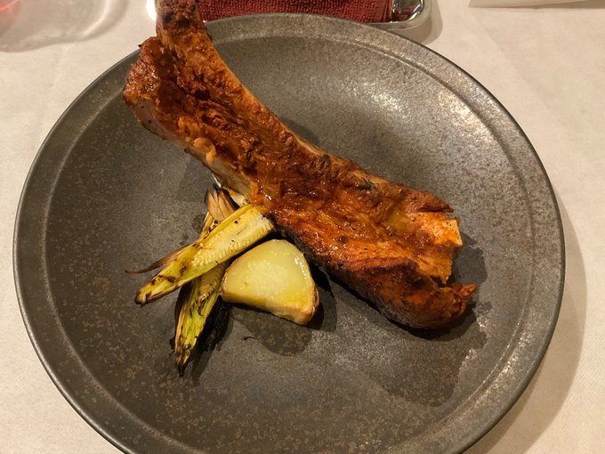 なんか想定の3倍ぐらいのものが出てきたゾ
食べきれん、持ち帰ることにしたw
わいも老いたのぉ 