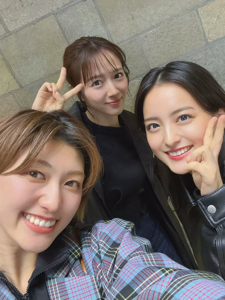 この間会ってきたよ✨
最後まで応援してるし、
この先も会う約束したもんね💛🩵
ずっと大好き〜
#エビ中　#小林歌穂 #中山莉子　#スタプラ