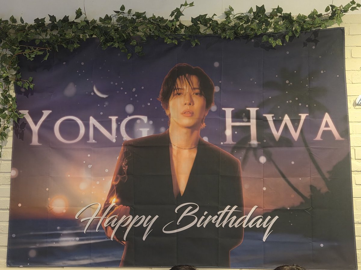 생일축하해요💕

생카는 처음와봤는데 너무 내부와밖에 전시가 너무 잘되어있어서 좋은 경험하고왔어요 

#우리의_소중했던_날들
#we_Il_stay_YONG_forever
#용화의_36번째_생일
<a href="/CNPASS0114/">CNPASS</a>
<a href="/JYHeffect/">정용화</a>