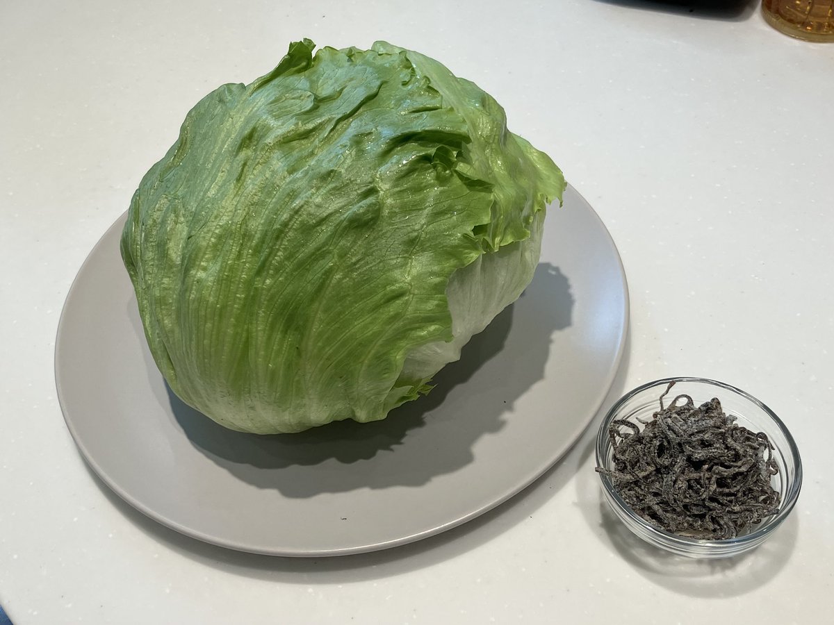 zennoh_food's tweet image. 暑すぎて溶けてしまいそうな日々…さっぱりしたものが食べたい…そんなときに☺️✨
レタスをちぎってさっと洗って水気を切ってポリ袋にレタス、ごま油、塩昆布を入れて味を馴染ませたら出来上がり😋
お好みでいりごまを入れても美味しいです😋きゅうりなど他のお野菜でつくっても🙆♀️