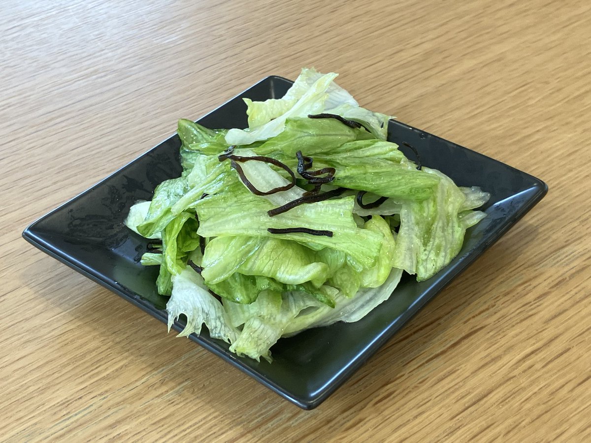 zennoh_food's tweet image. 暑すぎて溶けてしまいそうな日々…さっぱりしたものが食べたい…そんなときに☺️✨
レタスをちぎってさっと洗って水気を切ってポリ袋にレタス、ごま油、塩昆布を入れて味を馴染ませたら出来上がり😋
お好みでいりごまを入れても美味しいです😋きゅうりなど他のお野菜でつくっても🙆♀️