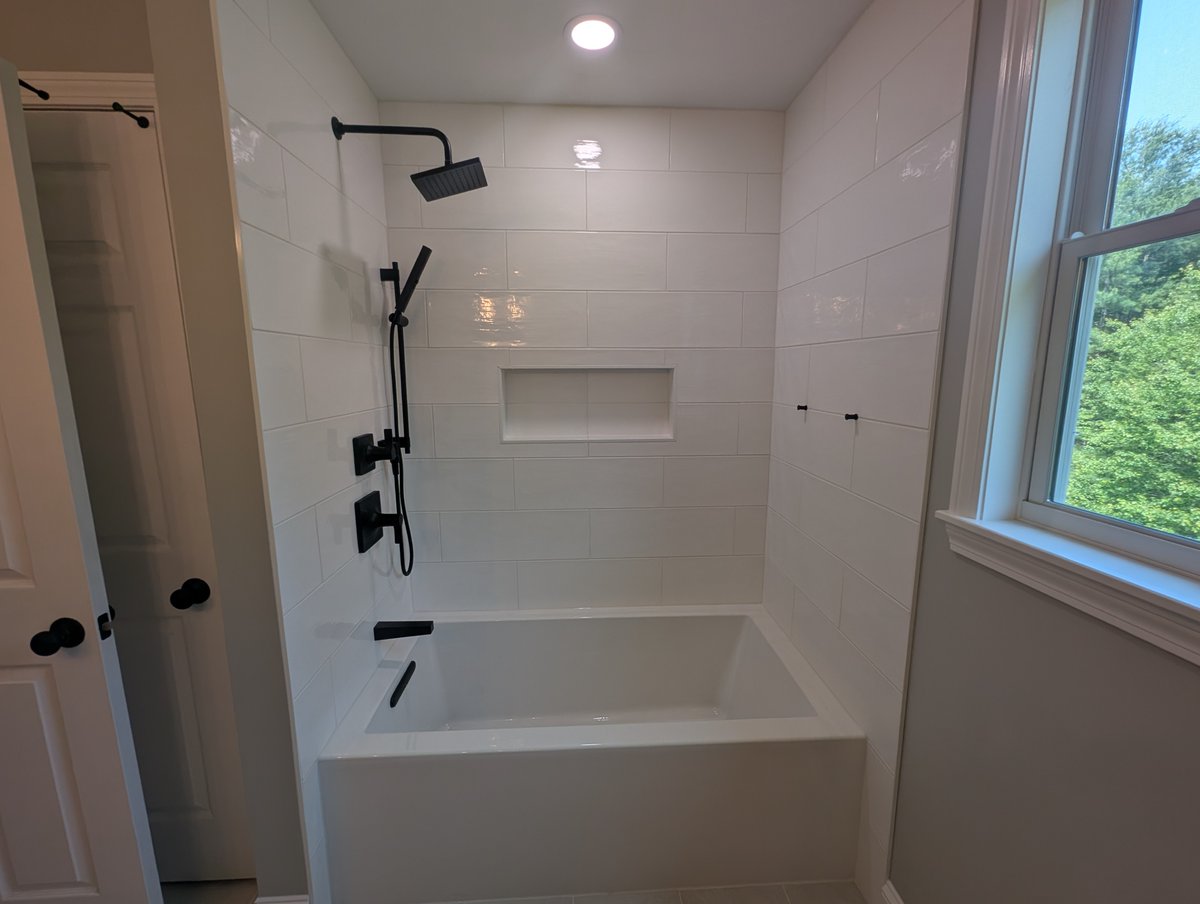 Strong_Builders's tweet photo. Bathroom renovation in Upton MA - before and after. What do you want to build today? #strongbuilders #remodeling #bathroomrenovation #uptonma https://t.co/y7zjPjmst4