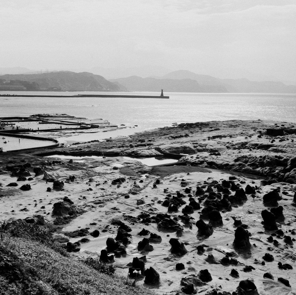 vyvpoon's tweet photo. Taiwan Keelung peace lsland
Fomapan200 / Fujica super 6

#photograghy 
#filmphotograghy
#blackandwhitephotograghy
#fujica
#fomapan https://t.co/1O4ycCIZV8