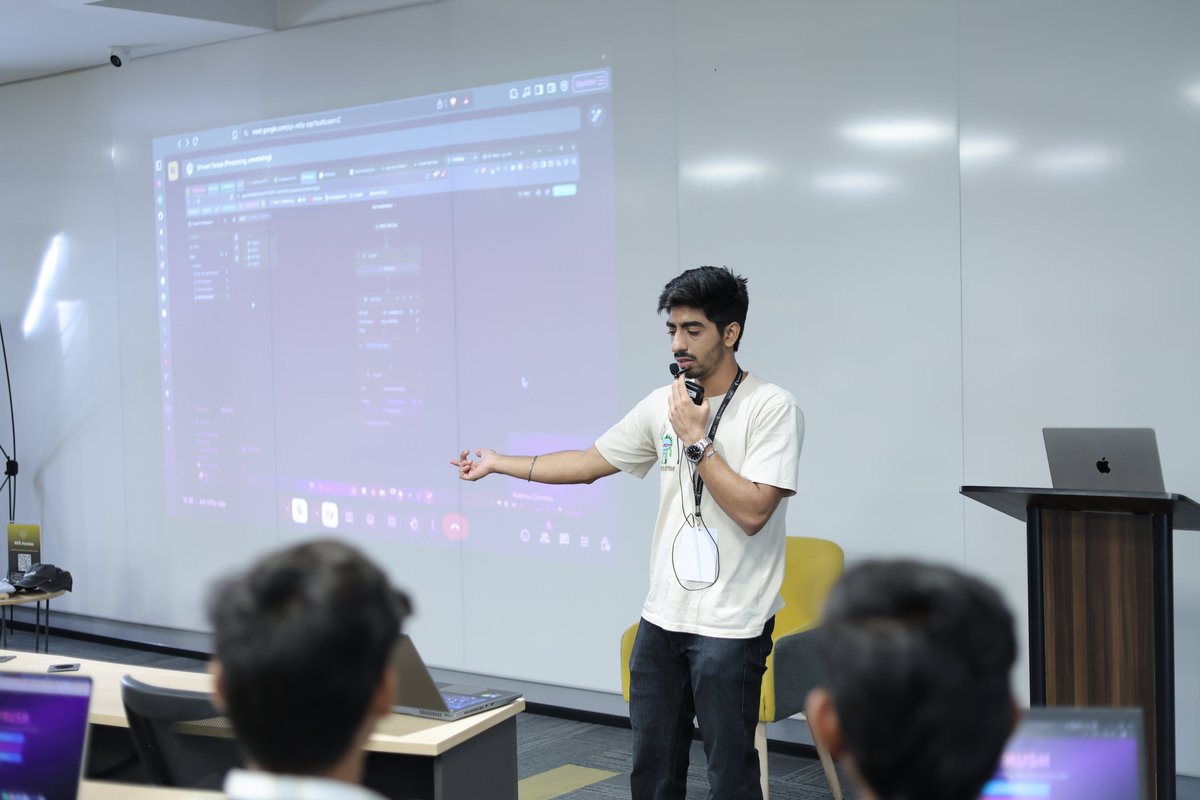 🧠 Judging &amp; Project Showcase

Top-10 submissions announced and builders demoed their tools — from intelligent workflows to creative remixes. Judges evaluated them on innovation, execution, and presentation.

[11/n]