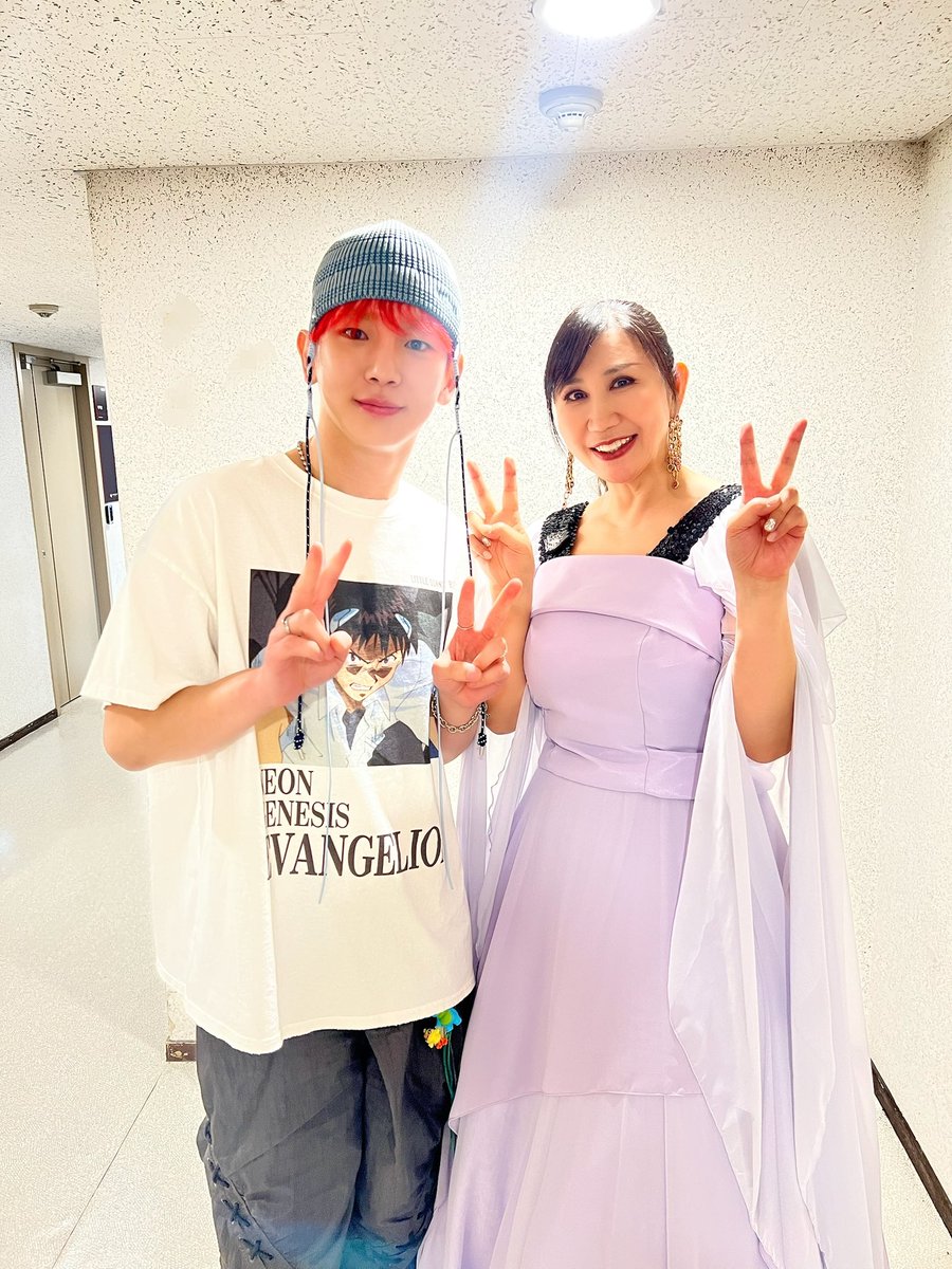 yoko_t_official's tweet photo. エヴァウインドシンフォニー韓国公演では #SHINee の #KEY さんが楽屋を訪ねてくださいました♪#エヴァンゲリオン が大好��とのこと❣️思わず一緒にパシャリさせて頂きました♪ルンルン🎶
#eva_ws (#에반게리온윈드심포니)
#eva_30th (#에반게리온30주년)
#evangelion (#에반게리온 )
#高橋洋子 https://t.co/Fxmzekqcke