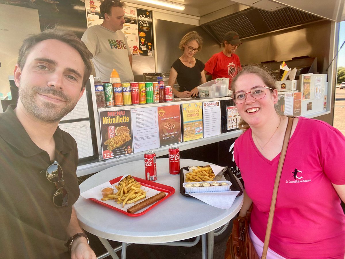 En marge de la mission, notre #consul et notre collaboratrice ont été chaleureusement accueillis par la #friterie belge "Le Diable Rouge" et le restaurant "La Belgitude", qui font rayonner la gastronomie belge à #Nantes 🍟🍺.