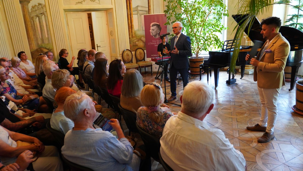 W sobotę, 21 czerwca, miało miejsce uroczyste otwarcie jubileuszowej wystawy z okazji 50-lecia działalności Muzeum Adama Mickiewicza w Śmiełowie. Ekspozycja obejmuje blisko 140 obiektów. Część z nich nie była nigdy prezentowana w Polsce.
fot. Paweł Oses