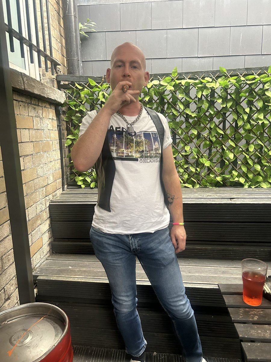 A cigar leather Daddy took a photo of me smoking a gar last night #gayotter #gayskinhead #leatherman #gaycigar #cigarleatherman #gayskinhead #gayscruff #kinkygay