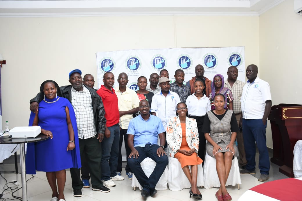 Kacwasco's tweet image. KACWASCO trained its Operations Team in Kisumu to boost service delivery, focusing on water quality, safety, and infrastructure. MD Eng. Ogol said the action plan from the training would be closely monitored to improve performance. #KACWASCO #WaterService #TeamTraining