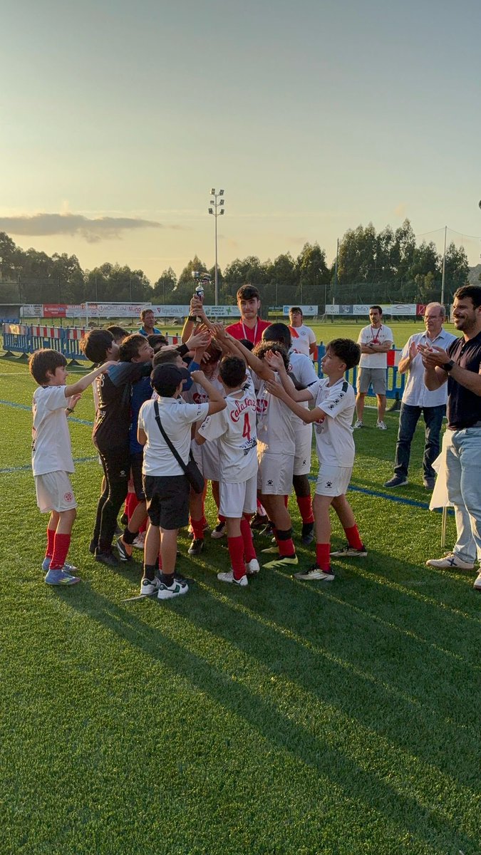 EL ALEVÍN "B" HA REALIZADO UN TORNEO MAGNÍFICO EN MIÑO, LLEGANDO A LA FINAL!

ENHORABUENA!
