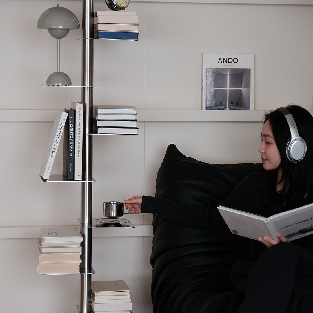 UnicaFurn_'s tweet photo. Books, plants, candles, memories.
The UF Our Journey Shelf holds everything your life is made of—without taking over the room.
Compact. Strong. Quietly beautiful.
#Unicafurn #bookshelf #storageshelf https://t.co/UwaO6bIrFO