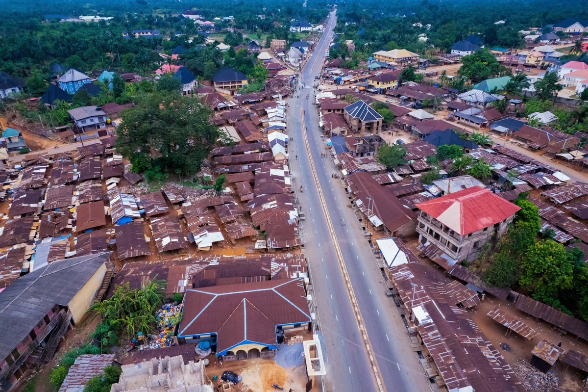 Hope_Uzodimma1's tweet image. Whether in Orlu Zone, Okigwe Zone, or Owerri Zone, the mission of opening up Imo State for robust commercial activity is one we are pursuing with a holistic and unified approach. No part of our dear State will be left behind in this journey toward economic renewal.
In that…