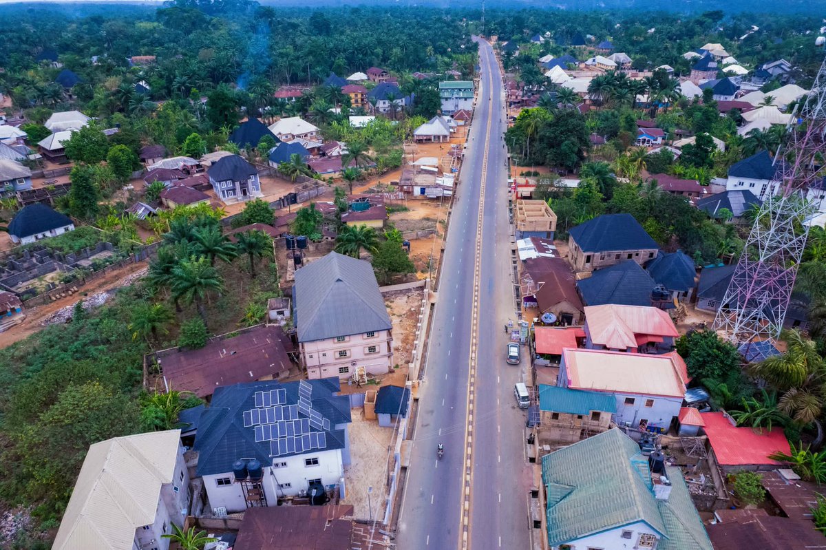 Hope_Uzodimma1's tweet image. Whether in Orlu Zone, Okigwe Zone, or Owerri Zone, the mission of opening up Imo State for robust commercial activity is one we are pursuing with a holistic and unified approach. No part of our dear State will be left behind in this journey toward economic renewal.
In that…