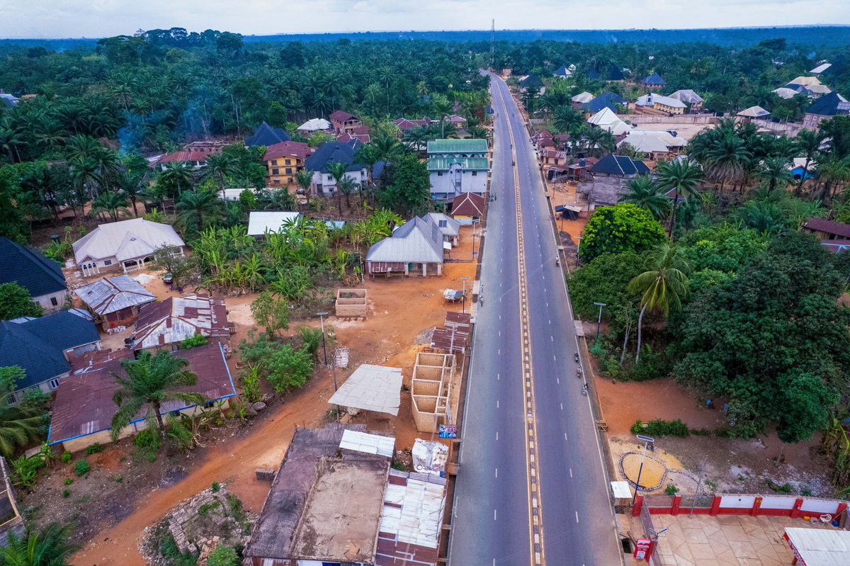 Hope_Uzodimma1's tweet image. Whether in Orlu Zone, Okigwe Zone, or Owerri Zone, the mission of opening up Imo State for robust commercial activity is one we are pursuing with a holistic and unified approach. No part of our dear State will be left behind in this journey toward economic renewal.
In that…
