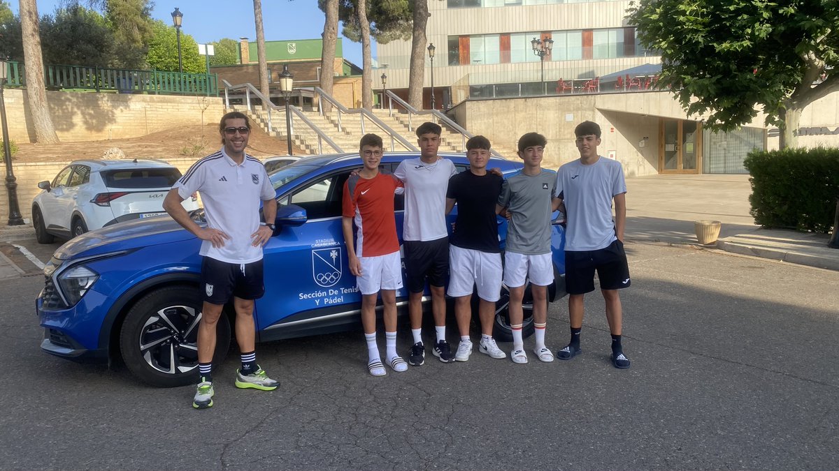 El equipo cadete parte a Terrassa a jugar el campeonato de España ¡¡VAMOS STADIUM!!

<a href="/adrianbotiza/">adrianbotiza</a> 
@kiaautosalduba 
@halconviajesgoya 
<a href="/WilsonTenisEsp/">Wilson Tenis España</a>