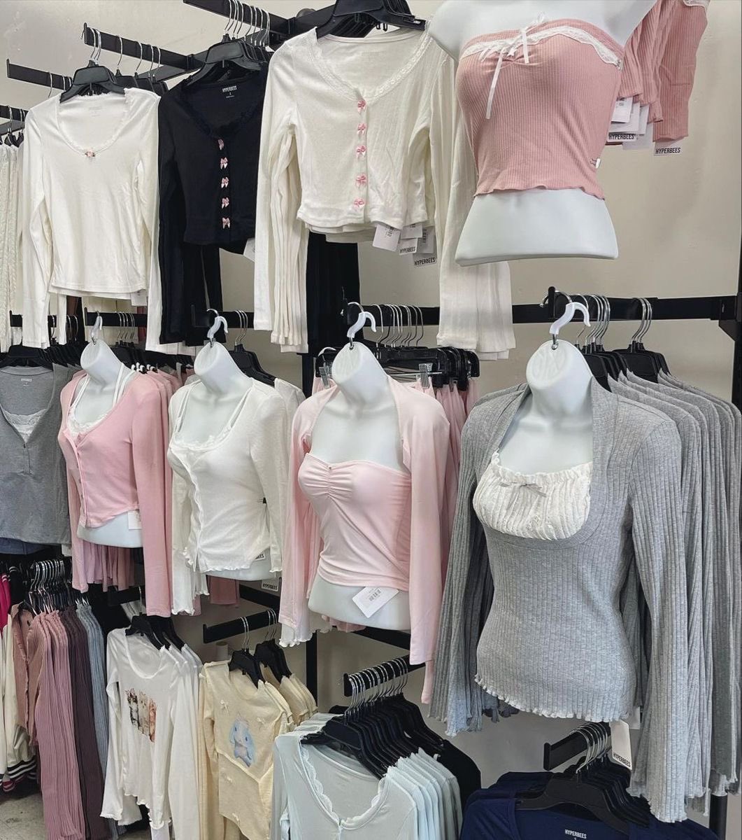 พิกัดชุดแนว coquette แบบในรูปหน่อยได้มั้ยคะ ไม่เอาแบรนด์จีนนะคะ🫶🏻