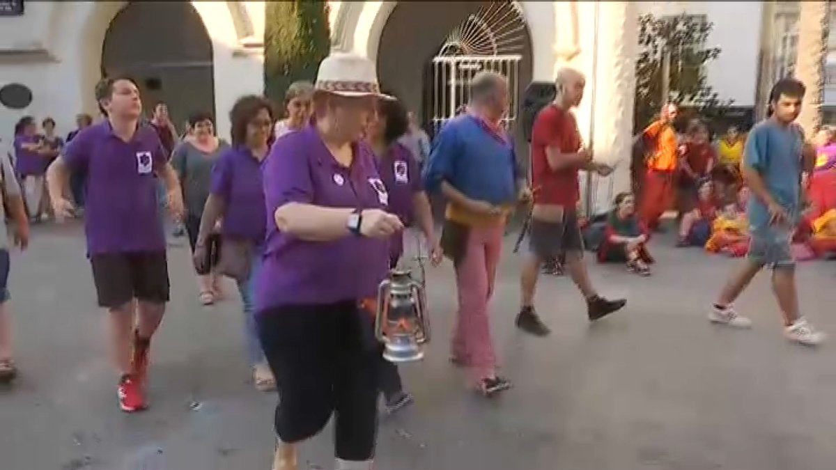 BDNmatí (@badalonamati) on Twitter photo La Flama del Canigó arribarà avui a les 18h a #Badalona, a l'alçada de Roca i Pi. Segons <a href="/oriolllado/">Oriol Lladó</a>, d'<a href="/omniumBnord/">Òmnium Barcelonès Nord</a>, aquesta és una tradició amb més de 70 anys d'història que uneix els Països Catalans "en un sentiment comú de reptes compartits" <a href="/bdncom/">Badalona Comunicació</a>. La Flama del Canigó arribarà avui a les 18h a #Badalona, a l'alçada de Roca i Pi. Segons <a href="/oriolllado/">Oriol Lladó</a>, d'<a href="/omniumBnord/">Òmnium Barcelonès Nord</a>, aquesta és una tradició amb més de 70 anys d'història que uneix els Països Catalans "en un sentiment comú de reptes compartits" <a href="/bdncom/">Badalona Comunicació</a>.