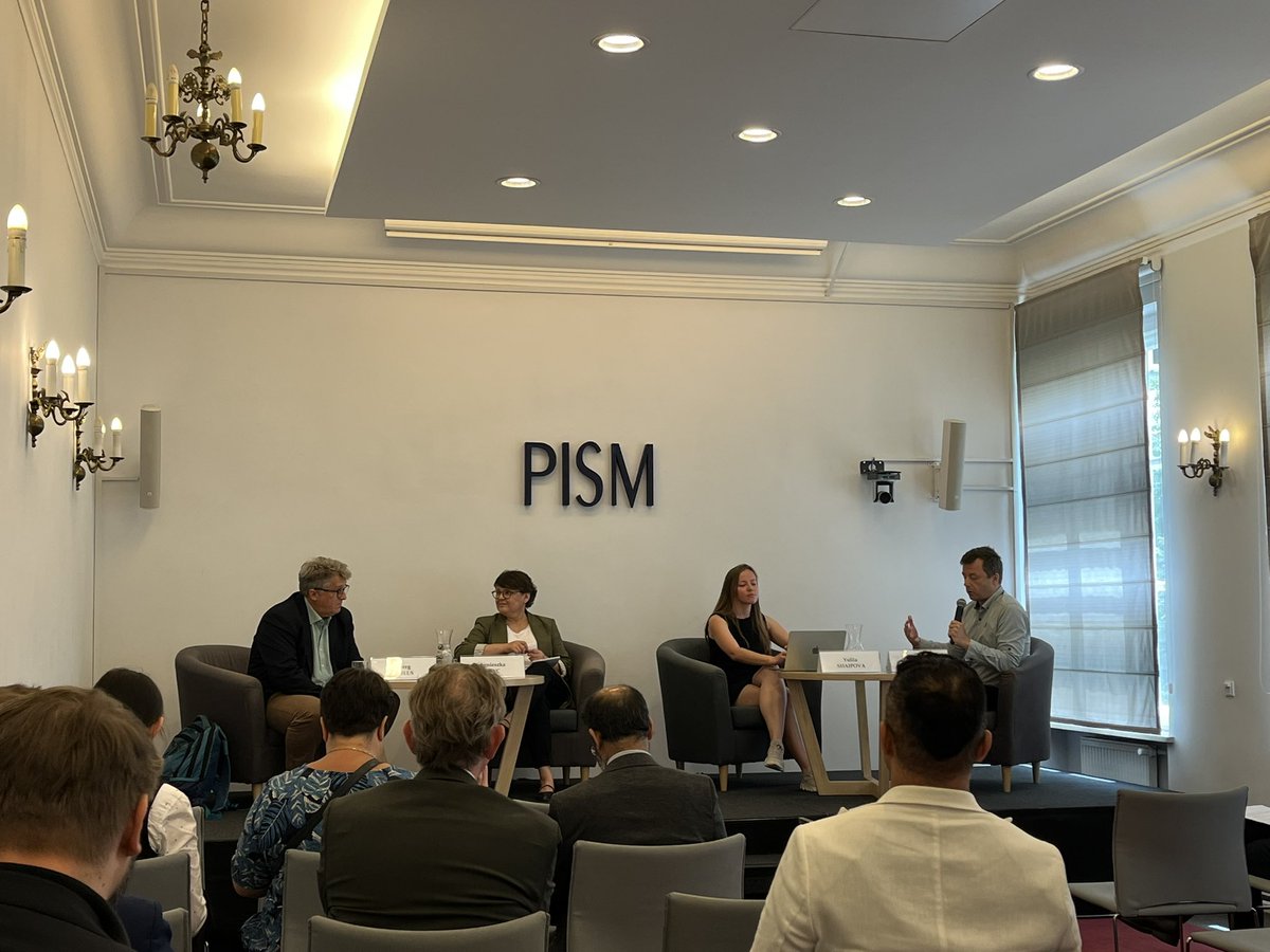 Grzegorz Gil 高傑 (@gilgrzegorz) on Twitter photo <a href="/M_Piechowska/">Maria Piechowska</a> <a href="/prismUA/">Ukrainian Prism</a> <a href="/PISM_Poland/">PISM</a> The round table restarted with <a href="/prismUA/">Ukrainian Prism</a> and <a href="/PISM_Poland/">PISM</a>. Even though „Global South” seems to be incomparable with „Central Europe”, there are some commonalities and recommendations. How will colonial past drive our future remains to be seen. <a href="/M_Piechowska/">Maria Piechowska</a> <a href="/prismUA/">Ukrainian Prism</a> <a href="/PISM_Poland/">PISM</a> The round table restarted with <a href="/prismUA/">Ukrainian Prism</a> and <a href="/PISM_Poland/">PISM</a>. Even though „Global South” seems to be incomparable with „Central Europe”, there are some commonalities and recommendations. How will colonial past drive our future remains to be seen.