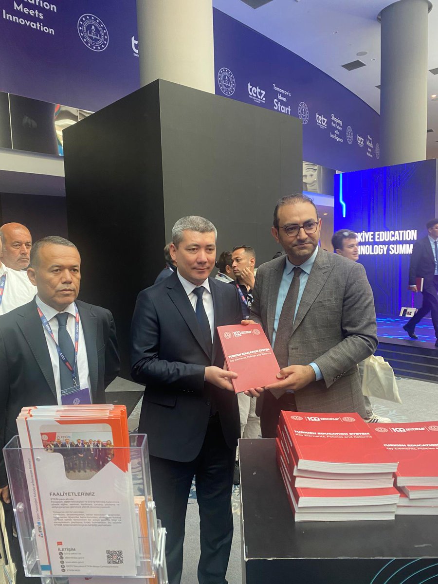 17 farklı ülkeden gelen eğitim bakanları, delegasyonlar ve üst düzey temsilcileri TETZ 2025 stantlarını gezdi. Bakanlığımızın standına yoğun ilgi gösteren heyetler ülkemizde eğitim teknolojileri alanında yürütülen önemli çalışmalara ilişkin bilgi aldı.