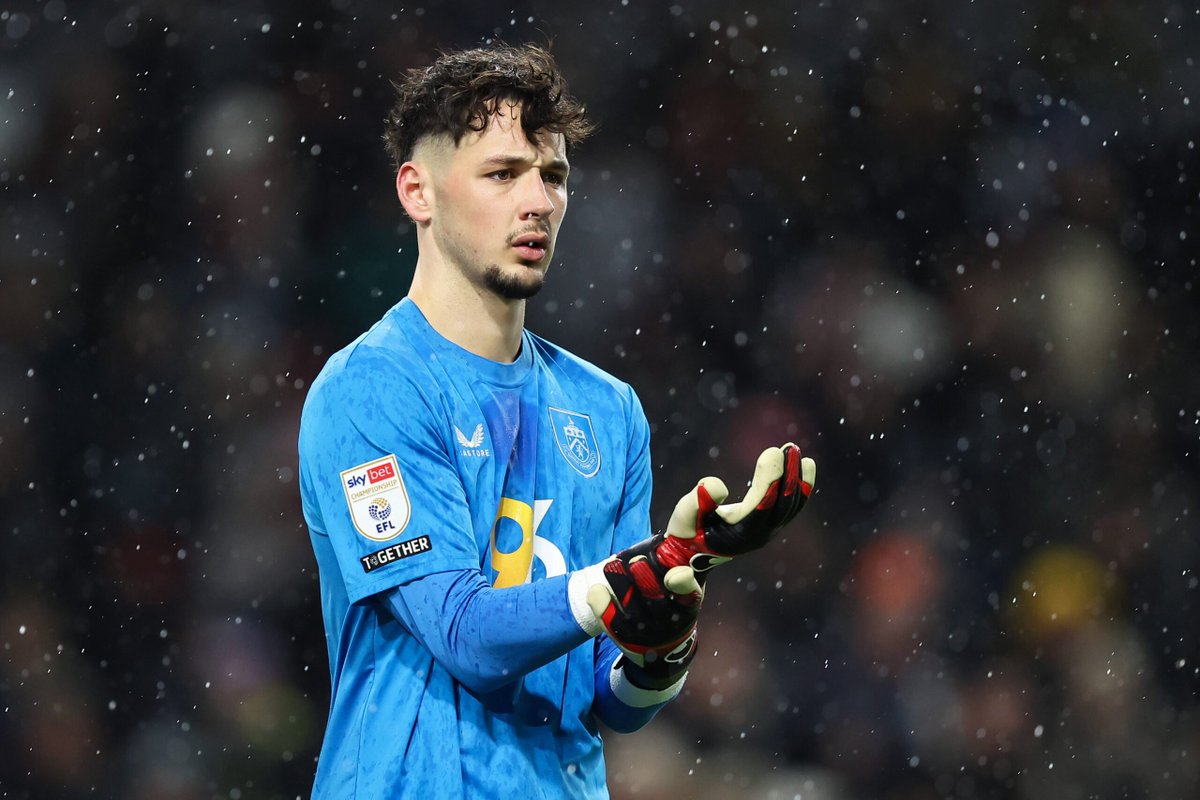 🚨 Negotiations between Newcastle and Burnley for James Trafford are underway. [<a href="/FabrizioRomano/">Fabrizio Romano</a>]