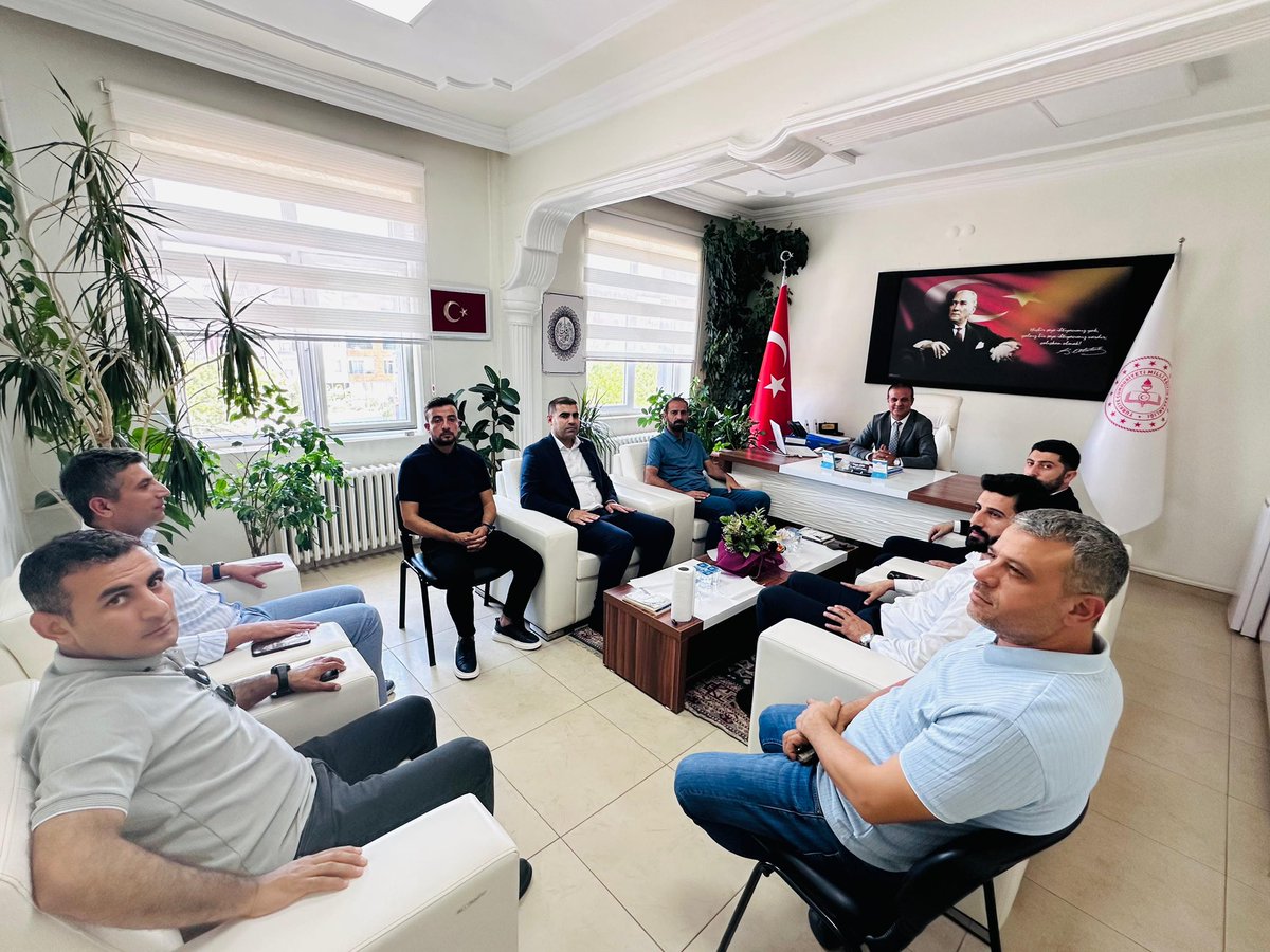 Göreve yeni Seçilen TÜGVA Mardin İl Temsilcisi  Mehmet Emin KURTAY
İl Teşkilat Bşk Mehmet Emin ATLI ,İl Sekreteri Mustafa DEMİR İlçe Temsilcisi Yunus KILIÇ ve Yönetimi Müdürlüğümüzü ziyaret edip Yaz Kursları ile ilgili görüş alışverişinde bulundular. 
<a href="/ibrahim_besinci/">İbrahim Beşinci</a>
<a href="/EminKurtay/">Mehmet Emin KURTAY</a>