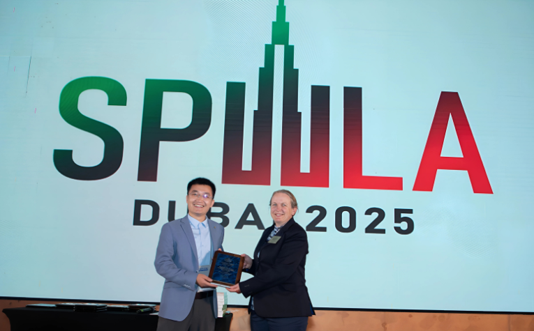KAUST_PSE's tweet photo. 📰 #KAUST Student Chapter Awarded Outstanding Student Chapter

Read more: https://t.co/iOXASzvfrE

#KAUSTPSE 

Congratulations!👏👏👏 https://t.co/jBHvg1btyO