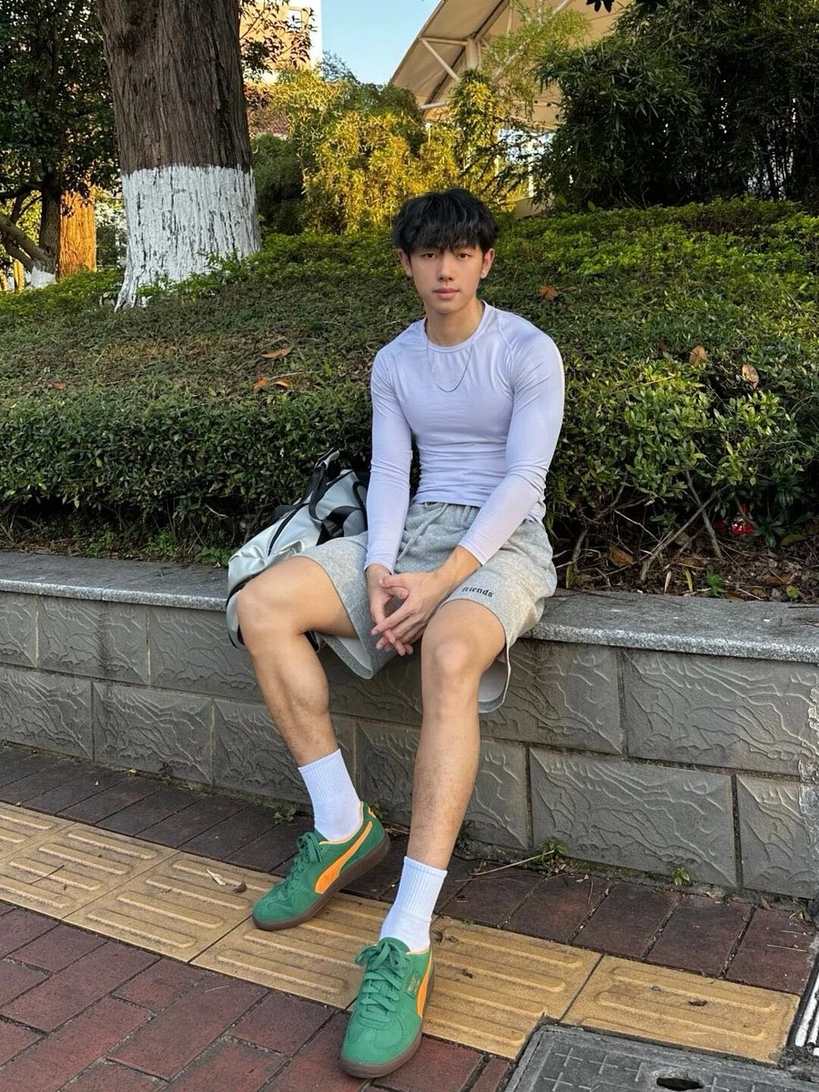 弟弟的视频
最少10min  最多40min
100元 7️⃣部拿走
需要私