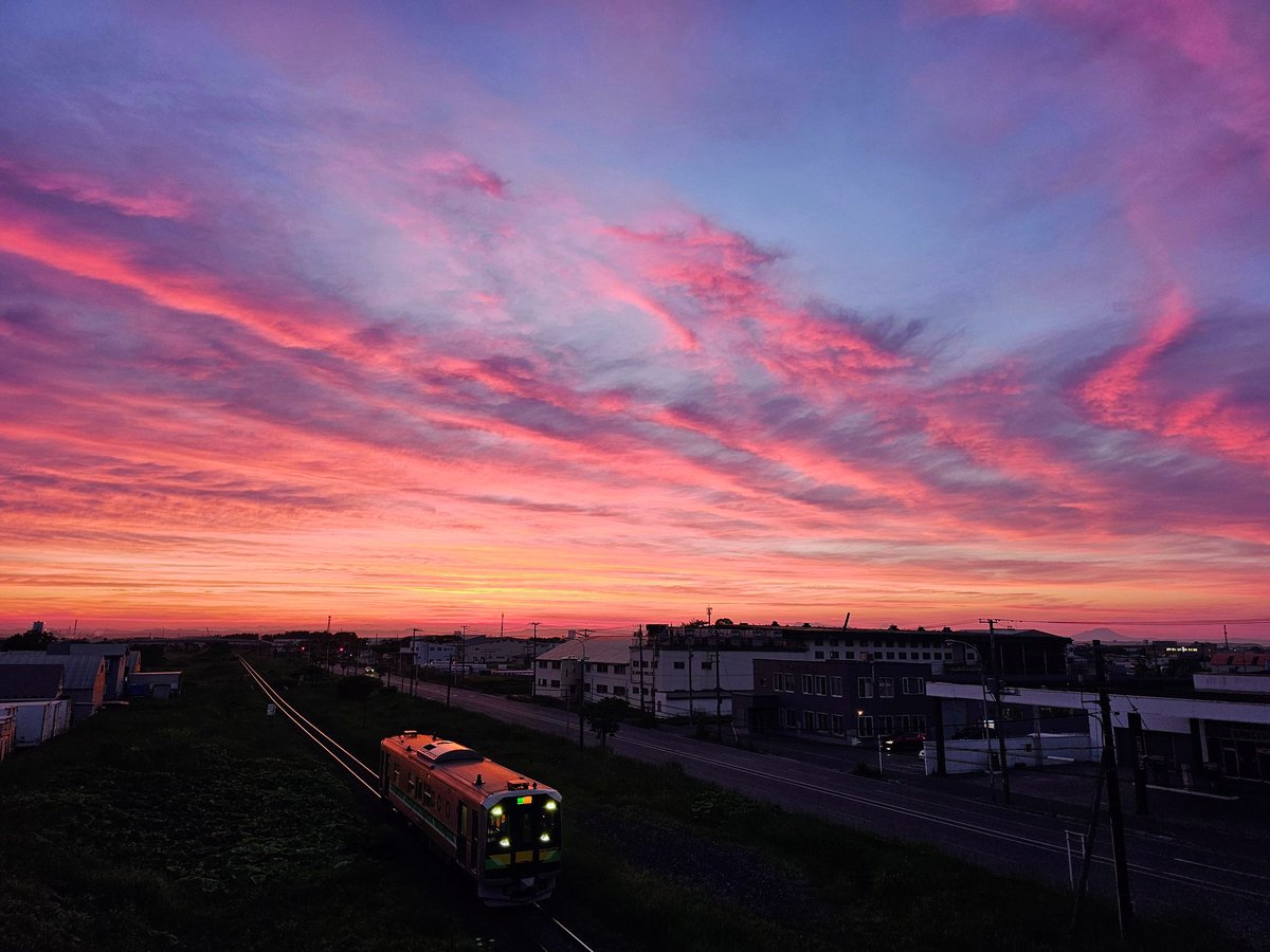 946946ku's tweet photo. 釧路の夕焼け

 #釧路  #釧路夕焼け  #夕日の街
 #夕日の街釧路  #釧路夕日  #夕焼け景色  #釧路風景 https://t.co/EkWEYMpmGM