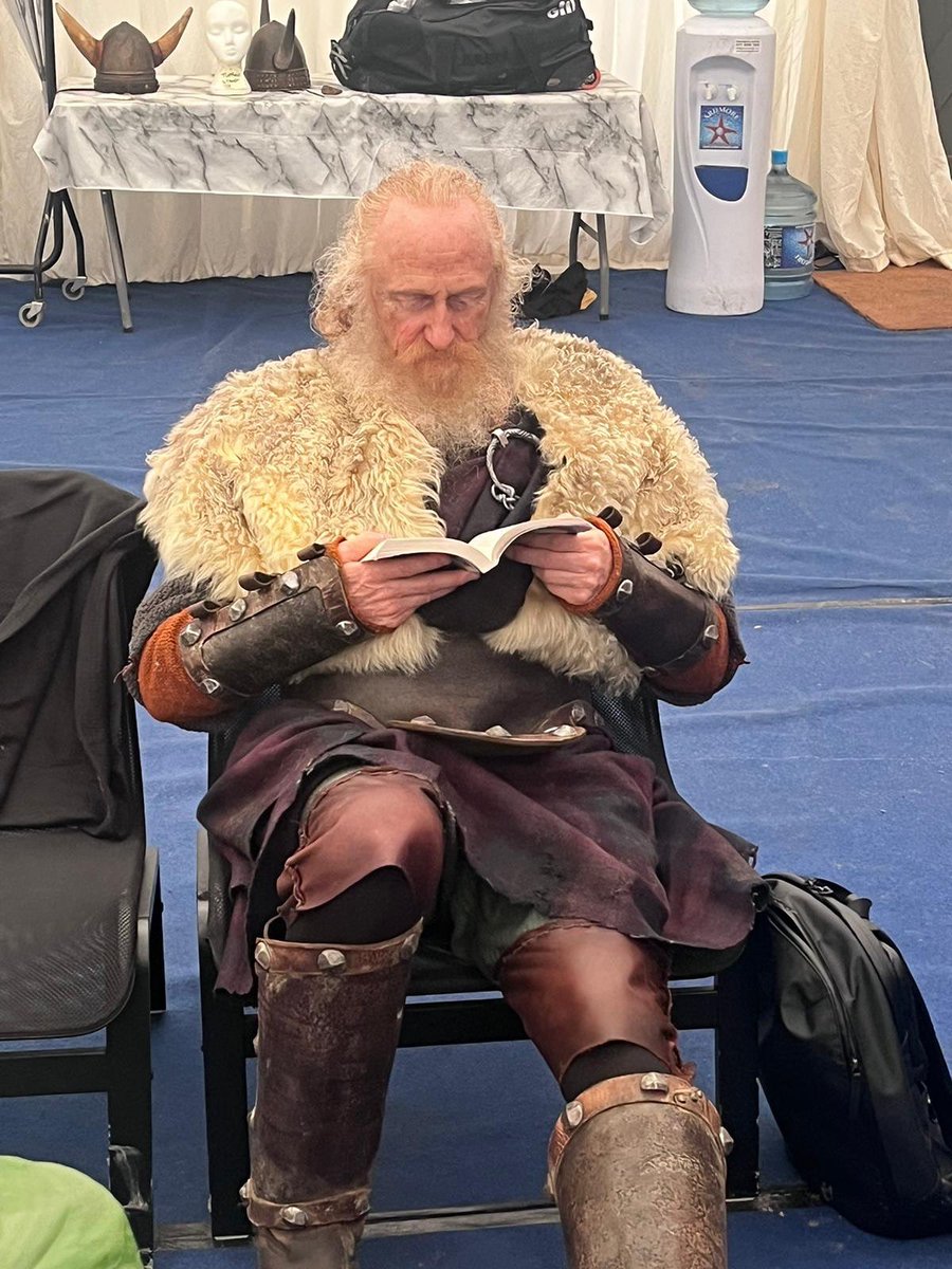 Murray_McArthur's tweet photo. ‘Why read words…..?!’  #httyd #howtotrainyourdragon #hiccup #astrid #snotlout #hoark #toothlessthedragon #stoick #gobber #ruffnut #tuffnut #fishlegs https://t.co/ueTqTvk6LW