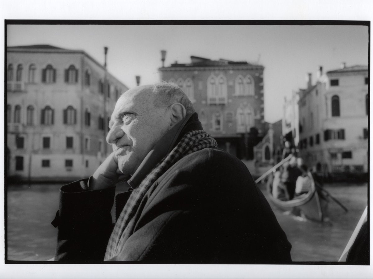 Il Presidente Sergio Dompé e i Soci tutti si uniscono con profonda commozione al cordoglio per la scomparsa del Maestro Arnaldo Pomodoro, Socio Onorario del Comitato. Con lui ci lascia una delle voci più autorevoli e visionarie del panorama artistico contemporaneo.