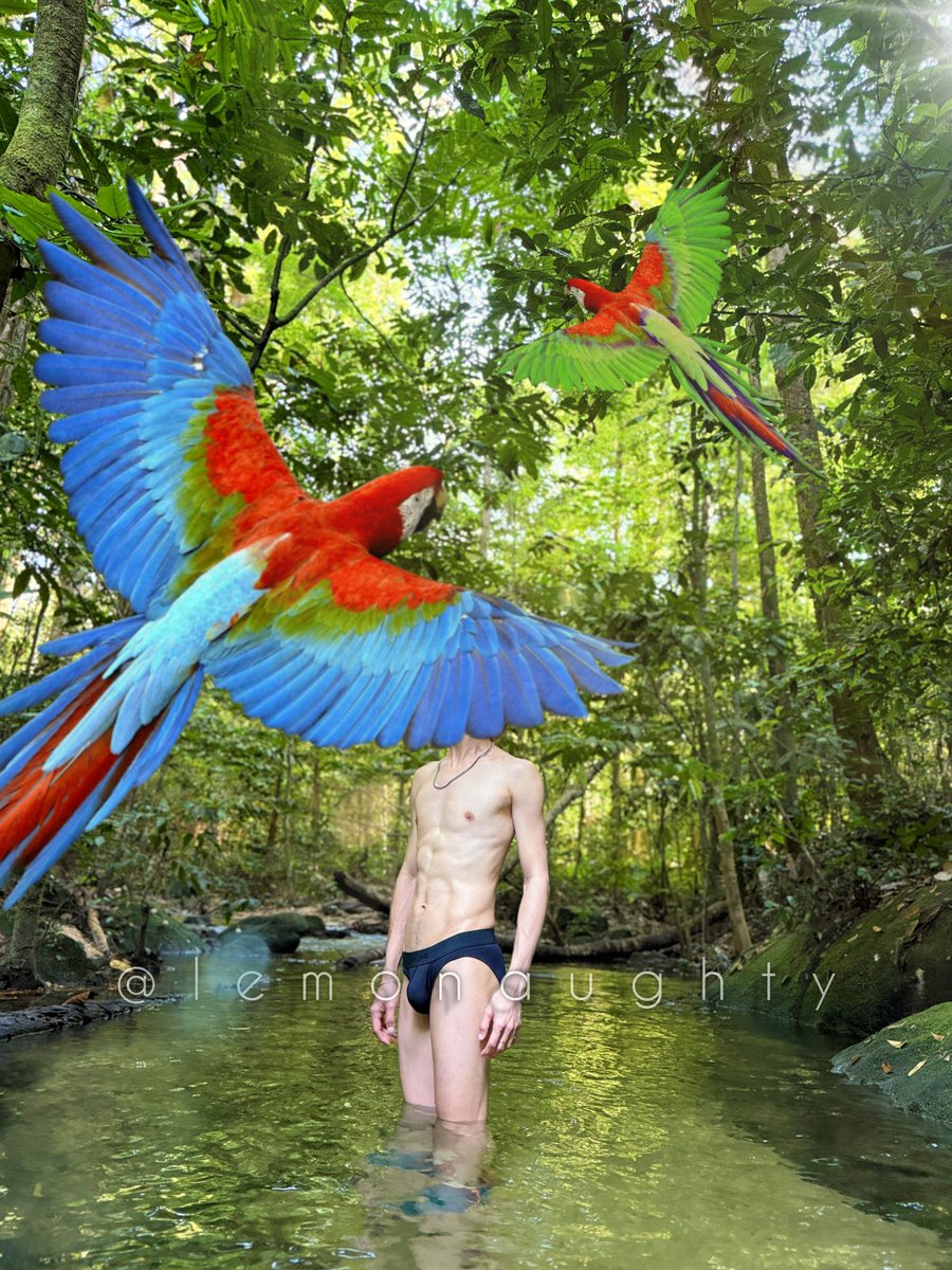 「瀑布打卡」

第一次看我内裤野裸，还一点都不怯场，那里还有来来往往的人，这样的射淫师该不该奖励一下？

期待我们的下一站...

Model : 🍋
Photographer : 🔋

#超级三角内裤控 #柠檬野裸那件事 #欢迎转推