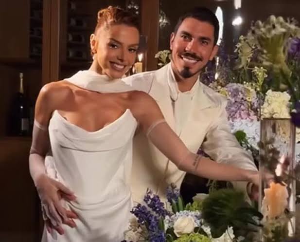 A noiva mais badalada dos últimos dias no mundo das celebridades casou com um herdeiro de impérios. Não de tecnologia, nem da indústria… mas do jogo do bicho e das apostas online.

Só que ele é branco, anda com celebridade, usa terno caro e fala manso — então não é chamado de