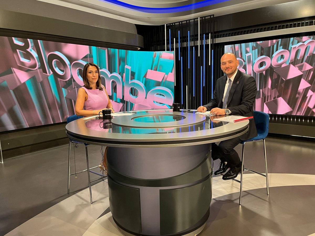 Burhan Özdemir (@burhanozdemirtr) on Twitter photo Bloomberg HT Stüdyolarında Gözde Kuyumcu’nun (<a href="/GozdeKuyumcu/">Gözde Kuyumcu</a>) sunduğu Varlık Yönetimi programındayız.
Yayına bekleriz. 👇
youtube.com/watch?v=hHSmBJ… Bloomberg HT Stüdyolarında Gözde Kuyumcu’nun (<a href="/GozdeKuyumcu/">Gözde Kuyumcu</a>) sunduğu Varlık Yönetimi programındayız.
Yayına bekleriz. 👇
youtube.com/watch?v=hHSmBJ…