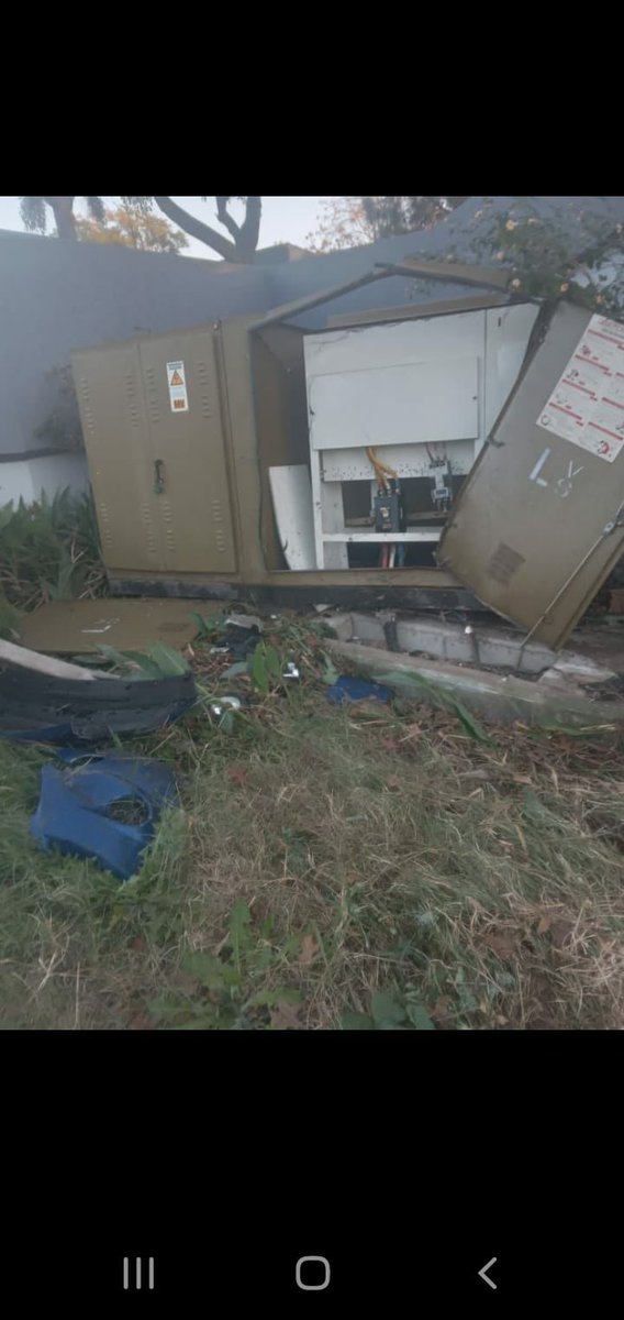 CShortt01's tweet photo. @Eskom_SA Electricity out Mulbarton Road Beverley Sandton - see visuals - urgent repair required https://t.co/kLxanhmF3T