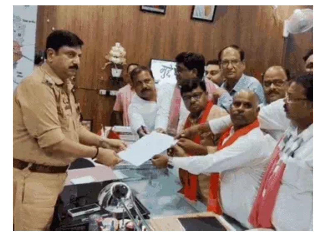 यादव कथावाचक था, तो ब्राम्हनों ने सिर मूंड दिया,
चिचा लोग ऐसे बनाओगे हिन्दू राष्ट्र,

लग रहा है ईरान - इजराइल की जगह
रथ अब जातिवादियों के गाँव की तरफ
मोड़ना ही पड़ेगा,
