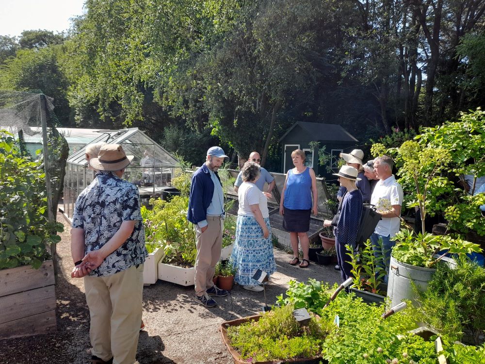 visionbuxton's tweet photo. Last week, for our social, our members had a tour around the Serpentine Community Garden. 

We heard about their progress and plans for the future and learnt how local businesses and volunteers can get involved. 

#VisionBuxton #BuxtonBusiness #Buxton #SerpentineCommunityGarden https://t.co/abDddxLrDC