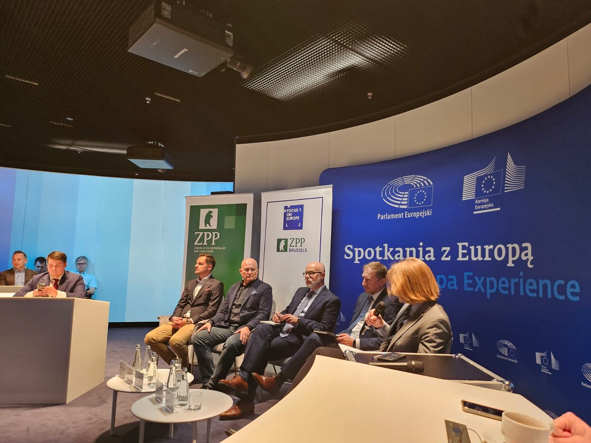 Dziś o energii i transformacji!
wspólnie z <a href="/ZPPnetpl/">ZPP</a> w #EuropaExperience

Jak 🇵🇱🇪🇺 mogą wejść na drogę prowadzącej do bezpiecznej i taniej energii? 🔋🔋🔋

Nasi goście:
Wojciech Wrochna, Pełnomocnik Rządu ds. Strategicznej Infrastruktury Energetycznej <a href="/RafalKasprow/">Rafał Kasprów</a> i Piotr Kuś