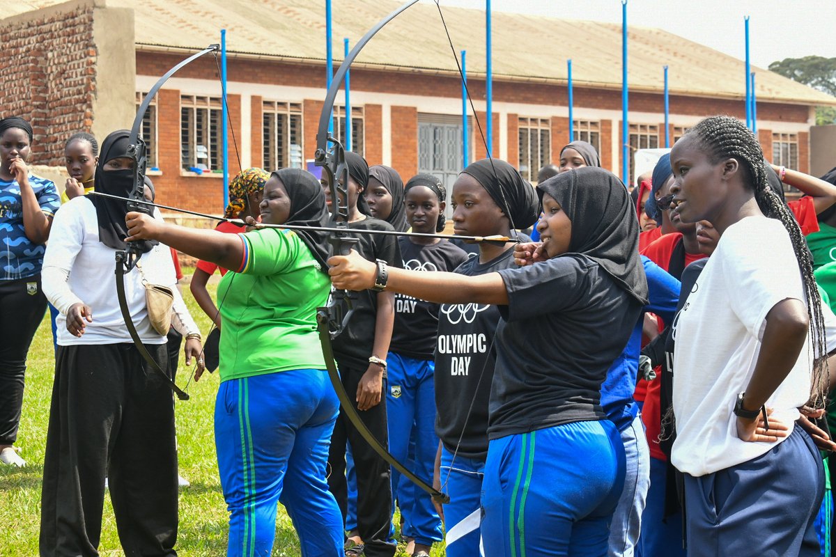 Official_UOC's tweet photo. Happy Olympic Day to Everyone!

Students from Marriam High School had an exciting opportunity to explore and try out a variety of sports, including rowing, cycling, badminton, dance sport, lacrosse, rugby, gymnastics, archery, modern pentathlon, and wrestling. https://t.co/E3U12nQv84