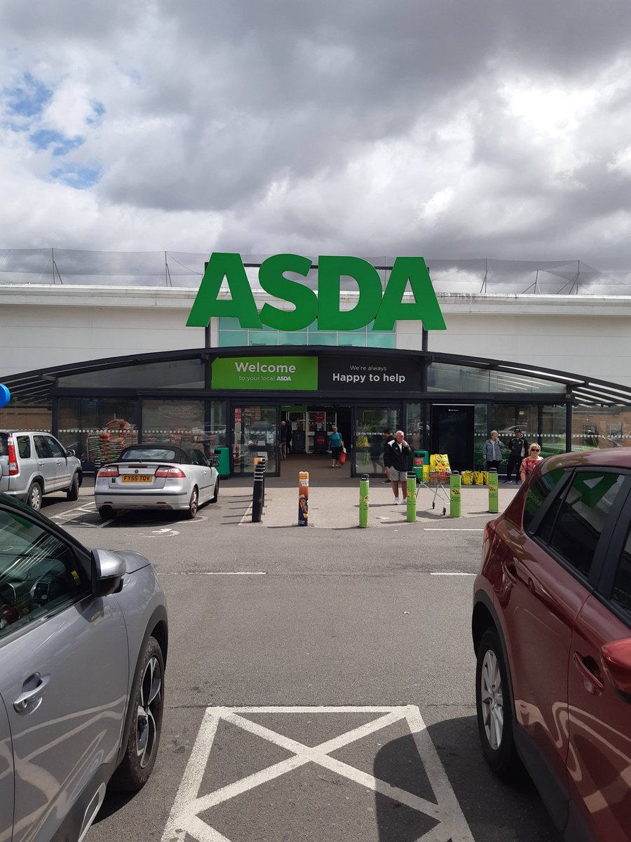 Your local neighbourhood policing team are at Hessle Road today until 13:00. Pop along for a chat or any advice. #inyourcommunity #hereforyou #team2communities