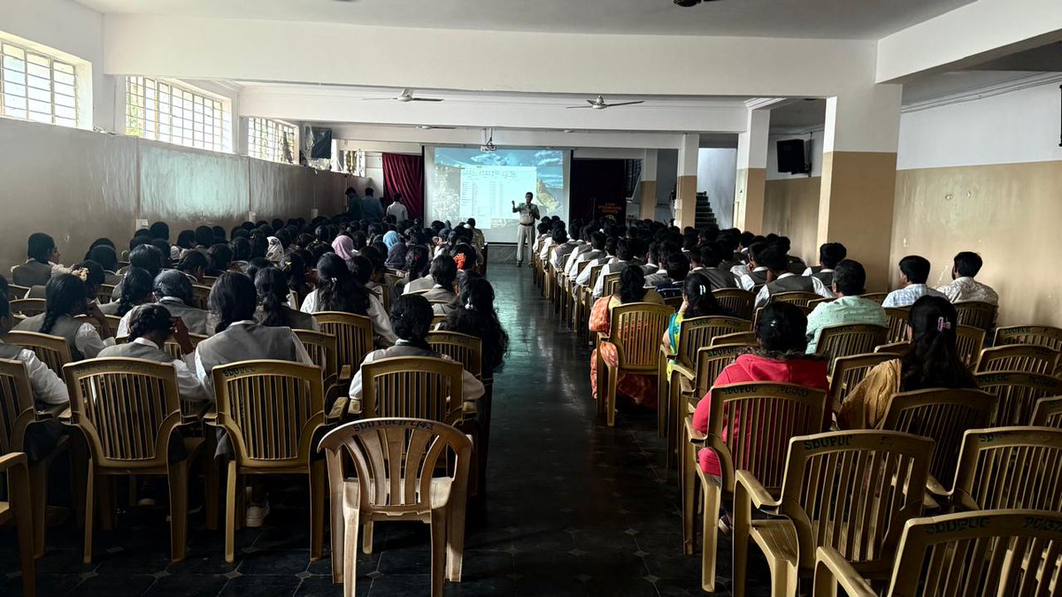 dbpuraruralpolice (@dbpuraruralbng) on Twitter photo ಈ ದಿನ ಜಾಲಪ್ಪ ಕಾಲೇಜ್ ನಲ್ಲಿ ಪಿಯುಸಿ ವಿದ್ಯಾರ್ಥಿಗಳಿಗೆ Drugs awareness & prevention ಹಾಗೂ ಅದಕ್ಕೆ ಸಂಬಂದಿಸಿದ ಕಾನೂನು ಬಗ್ಗೆ ಸುಮಾರು ಒಂದು ಗಂಟೆಗಳ ಕಾಲ ತಿಳಿಸಿಕೊಡಲಾಯಿತು. <a href="/bngdistpol/">SP Bengaluru District Police</a> <a href="/dspdbpura/">DSP Doddaballapura</a> <a href="/SadiqPi/">SadiqPashaPI</a> ಈ ದಿನ ಜಾಲಪ್ಪ ಕಾಲೇಜ್ ನಲ್ಲಿ ಪಿಯುಸಿ ವಿದ್ಯಾರ್ಥಿಗಳಿಗೆ Drugs awareness & prevention ಹಾಗೂ ಅದಕ್ಕೆ ಸಂಬಂದಿಸಿದ ಕಾನೂನು ಬಗ್ಗೆ ಸುಮಾರು ಒಂದು ಗಂಟೆಗಳ ಕಾಲ ತಿಳಿಸಿಕೊಡಲಾಯಿತು. <a href="/bngdistpol/">SP Bengaluru District Police</a> <a href="/dspdbpura/">DSP Doddaballapura</a> <a href="/SadiqPi/">SadiqPashaPI</a>