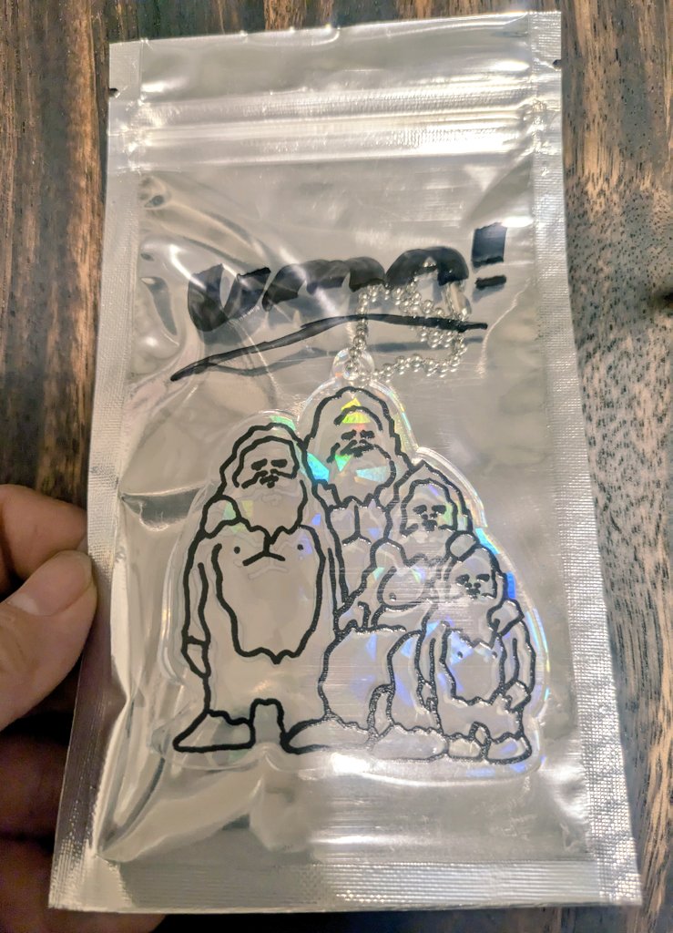 はちみせ <a href="/kaibutsushop/">83</a> さんにて購入したサスカッチ・サンセットのキーホルダーが思ったより可愛い
キラキラがいい感じよ！