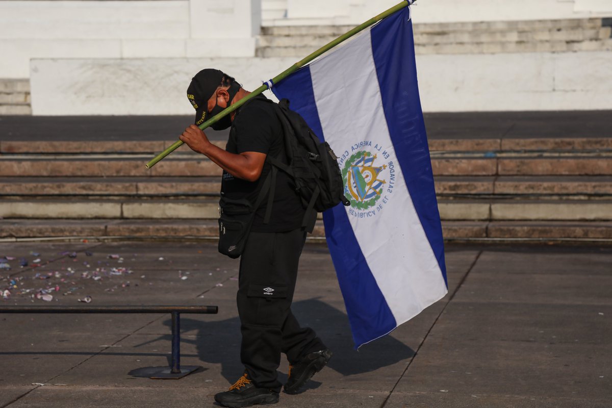🚨Hacemos un llamamiento al gobierno de El Salvador para que libere de inmediato a las personas defensoras y manifestantes que se encuentran detenidas, que derogue la legislación de carácter represivo y que ponga fin al ataque contra el espacio cívico.
📲civicus.org/index.php/es/m…