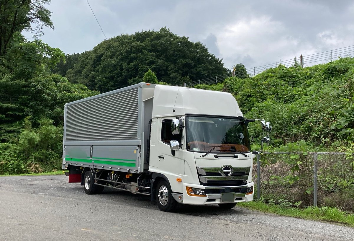 日野の4トンと3トンの新車の打ち合わせしてきた。
余裕の1000万超え
今回は顔はフルメッキに勝手に変えて見積もり作ってもらった笑
あとは出来ても車高灯追加とテール変えるくらいかなー
まぁオレ乗れないやつなんだけどね💢