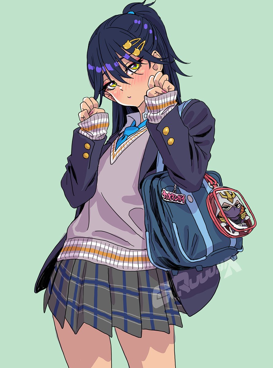 肉球ポーズのニャアン。