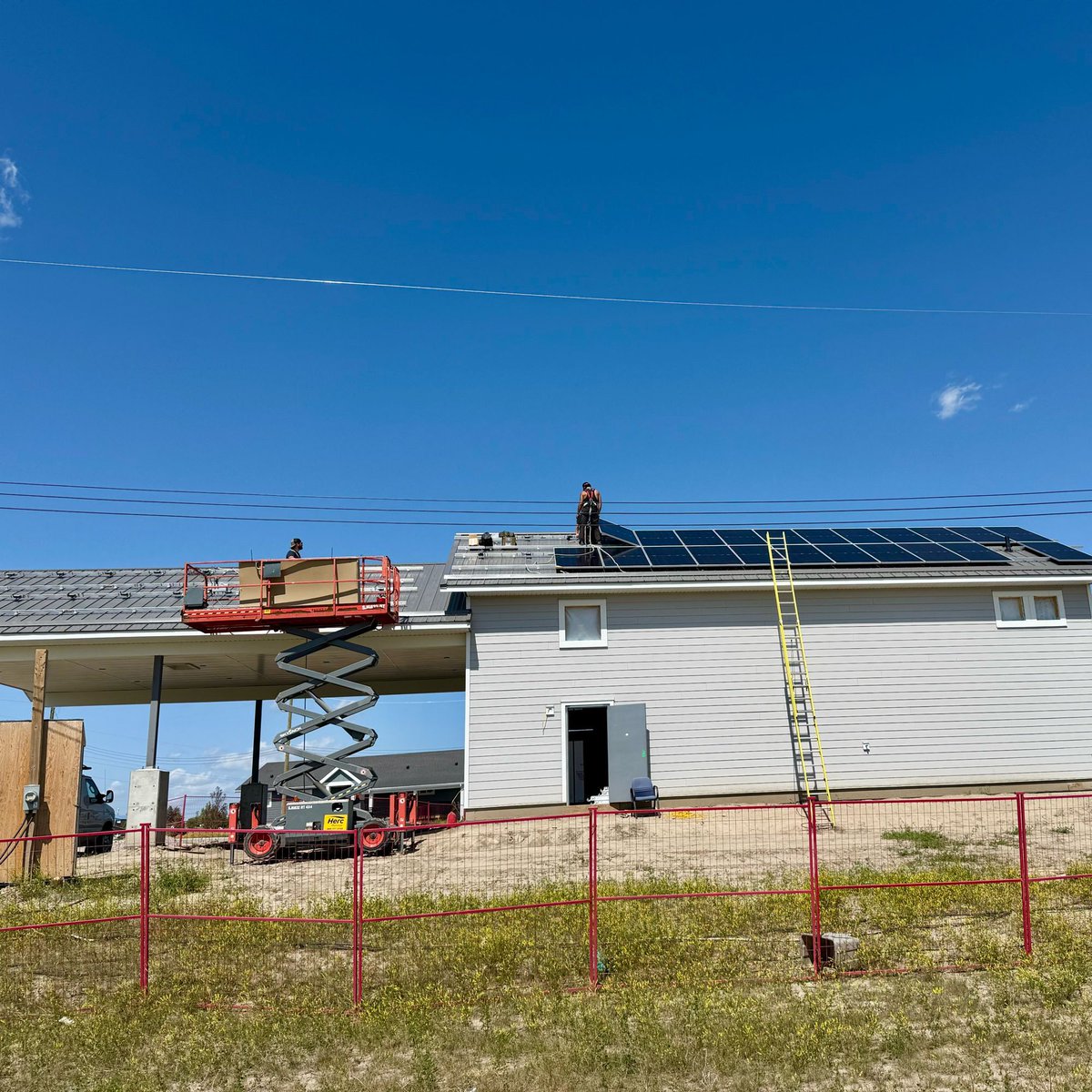 KrimpElectric's tweet image. Proud of our crew completing the solar installation in Siksika this week! Huge thanks to Judah, Kenan &amp;amp; Levi for their hard work.

Curious about solar for your home or business? Let’s talk!

#KrimpElectric #Solar #Siksika #RenewableEnergy