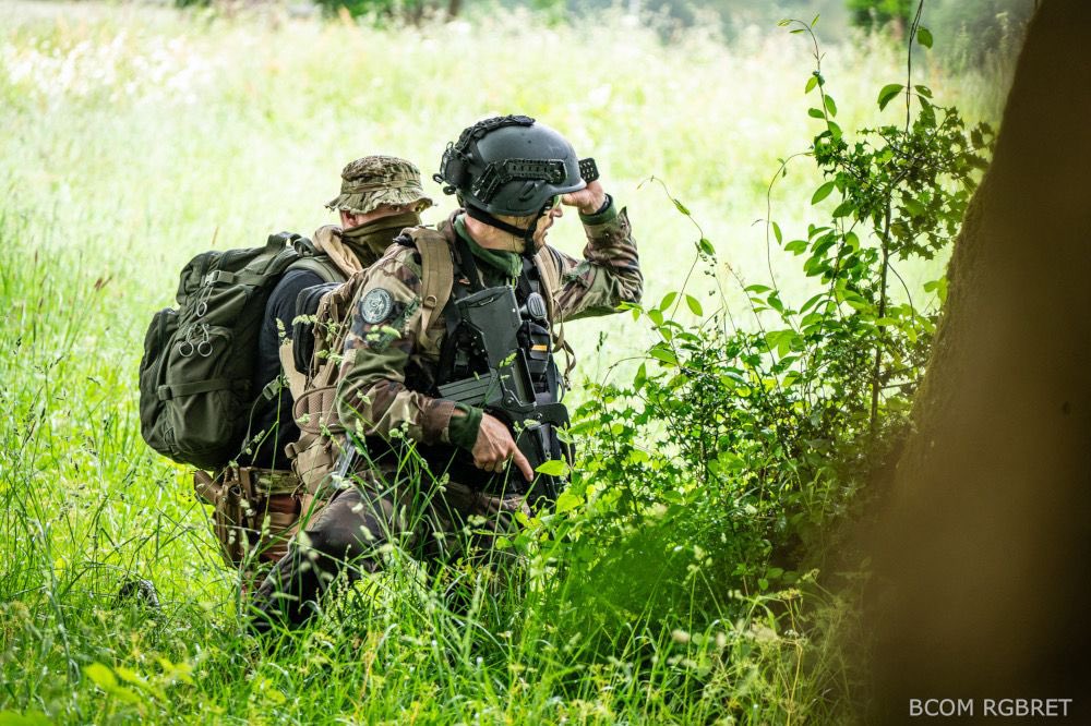 #Militarité 🪖 Partenariat renouvelé entre le 3e RIMa de Vannes et les PSIG bretons avec un entraînement commun durant plusieurs jours :
➡️ Objectif : renforcer les compétences tactiques des #gendarmes face aux menaces qui se multiplient et évoluent contre la France.